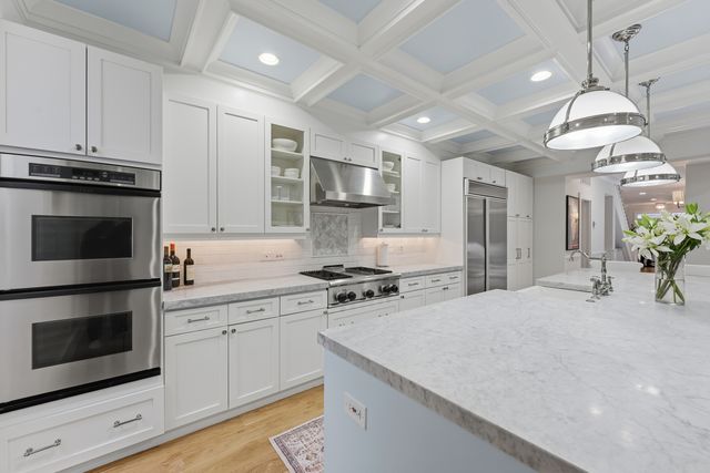 1500 N North Park Avenue, Chicago, IL 60610