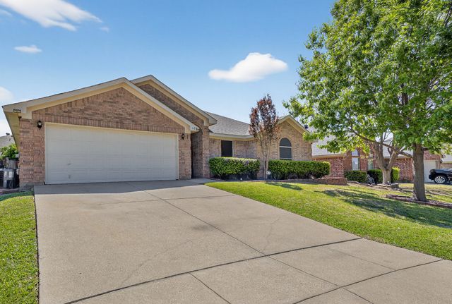 628 Dover Heights Trail, Mansfield, TX 76063