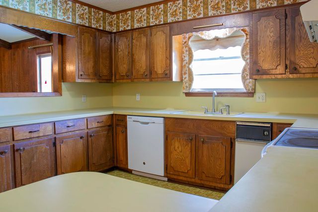 205 Cottonwood Trl, White Oak, TX 75693