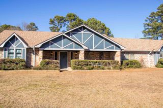 205 Cottonwood Trl, White Oak, TX 75693