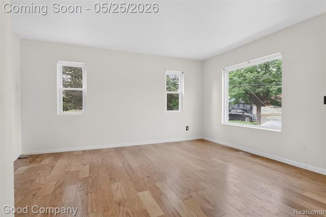 21220 Van Buren Street, Southfield, MI 48033