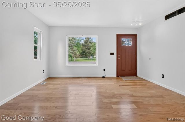 21220 Van Buren Street, Southfield, MI 48033