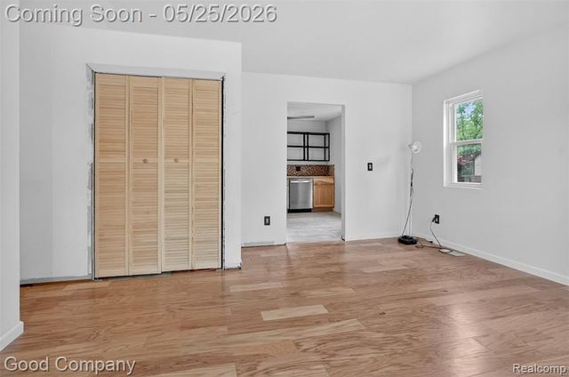 21220 Van Buren Street, Southfield, MI 48033
