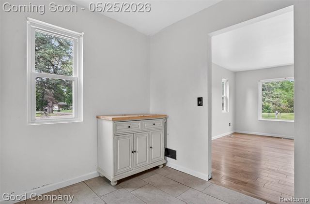 21220 Van Buren Street, Southfield, MI 48033