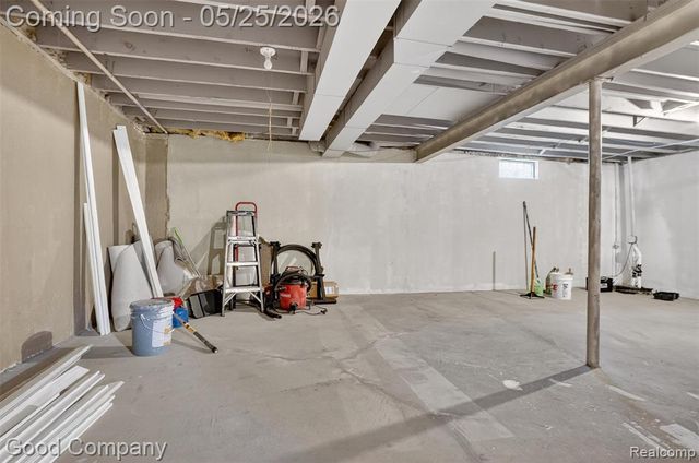 21220 Van Buren Street, Southfield, MI 48033