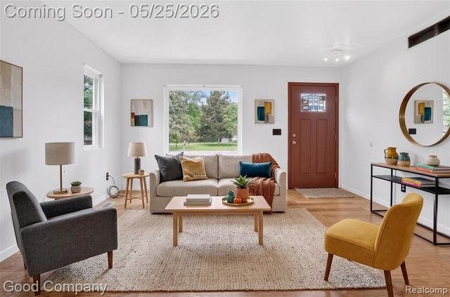 21220 Van Buren Street, Southfield, MI 48033