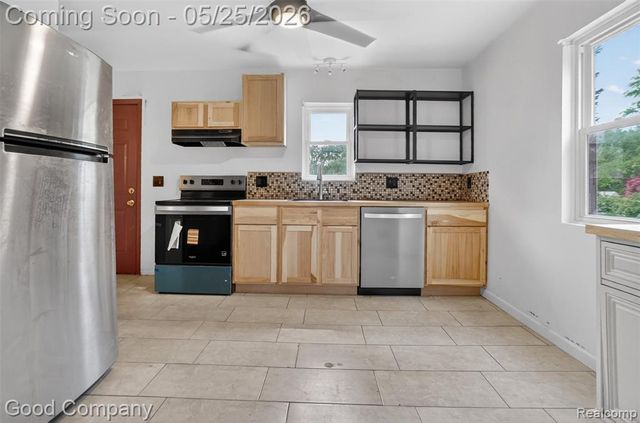 21220 Van Buren Street, Southfield, MI 48033