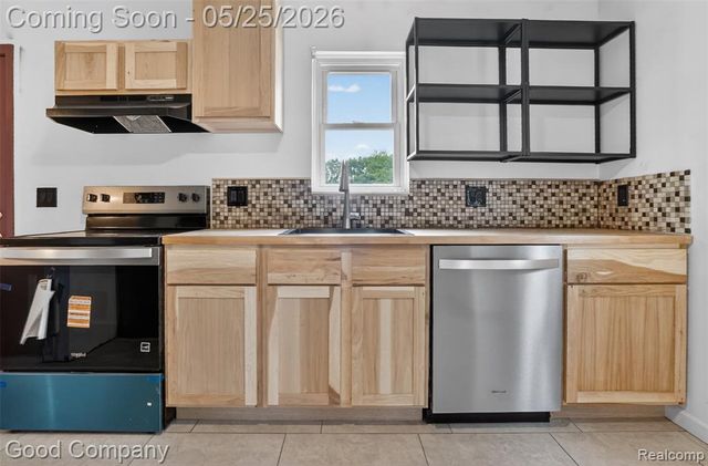 21220 Van Buren Street, Southfield, MI 48033