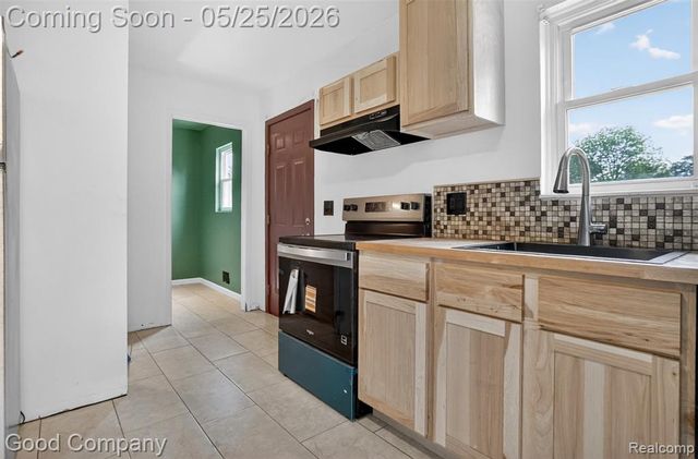 21220 Van Buren Street, Southfield, MI 48033