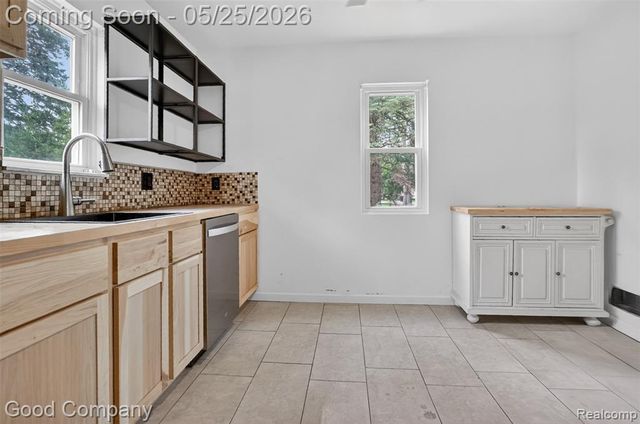 21220 Van Buren Street, Southfield, MI 48033
