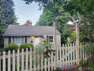 3616 23rd Avenue W, Seattle, WA 98199