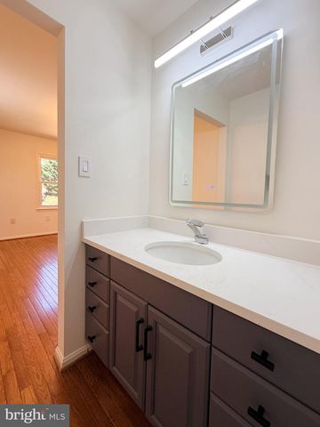 5400 ELLZEY DR, Fairfax, VA 22032