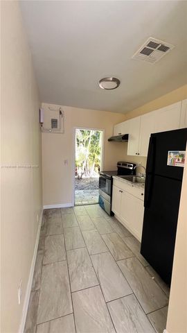 706 SW 4th Ter 4, Dania Beach, FL 33004