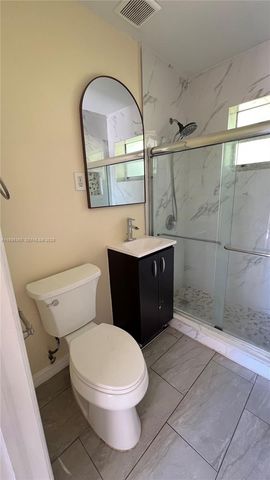 706 SW 4th Ter 4, Dania Beach, FL 33004