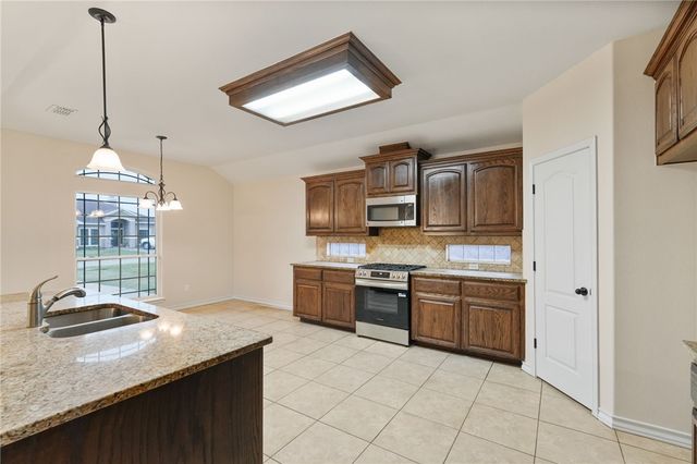 7430 Trail Creek Dr, Corpus Christi, TX 78414