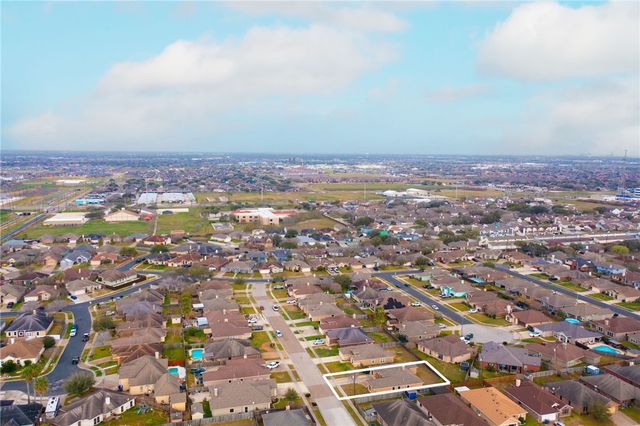 7430 Trail Creek Dr, Corpus Christi, TX 78414