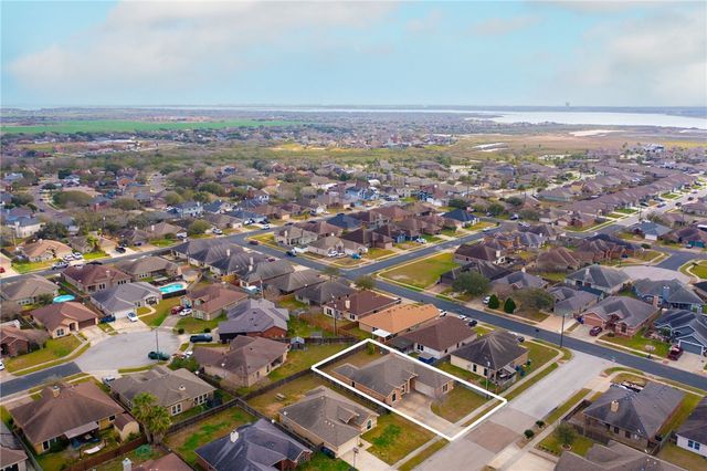 7430 Trail Creek Dr, Corpus Christi, TX 78414