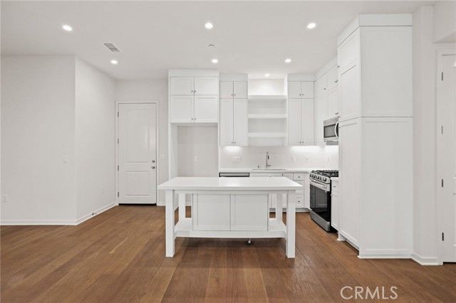 753 Spring Gdn, Irvine, CA 92618