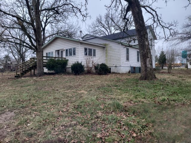 107 W 9th Street, Willow Springs, MO 65793