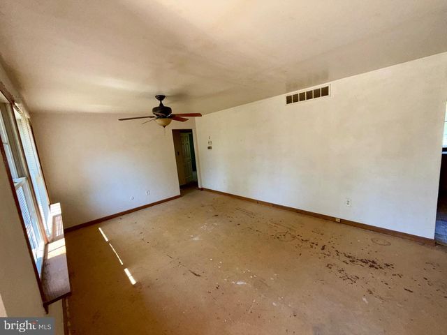27 CENTER ST, Elmer, NJ 08318