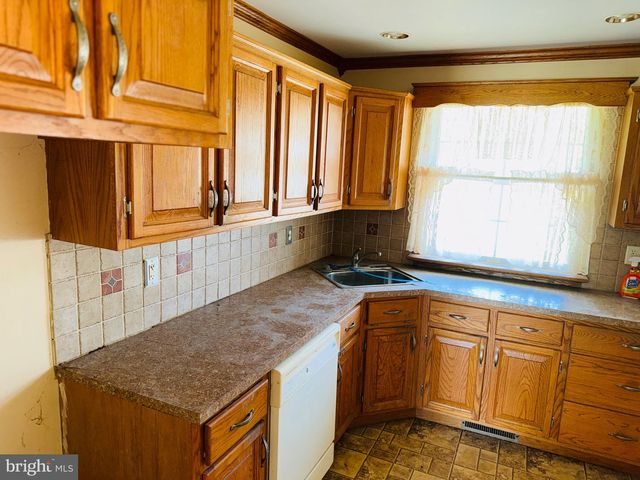 27 CENTER ST, Elmer, NJ 08318