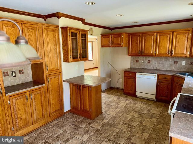 27 CENTER ST, Elmer, NJ 08318