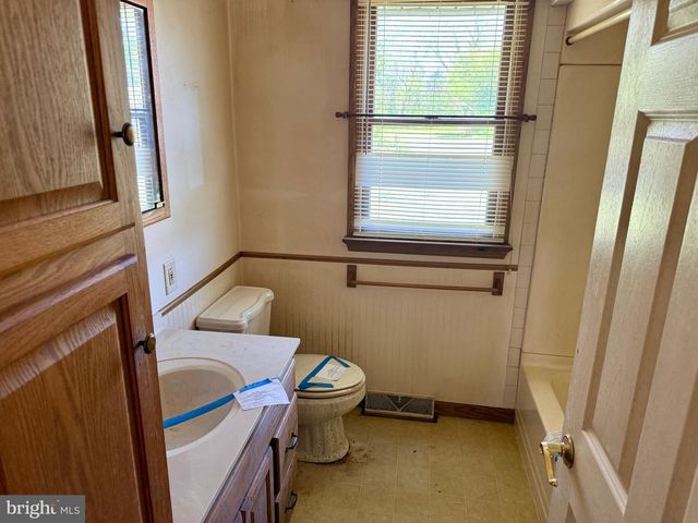 27 CENTER ST, Elmer, NJ 08318