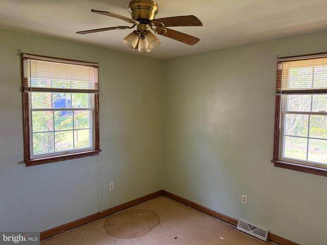 27 CENTER ST, Elmer, NJ 08318