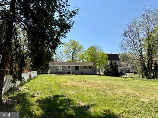 27 CENTER ST, Elmer, NJ 08318