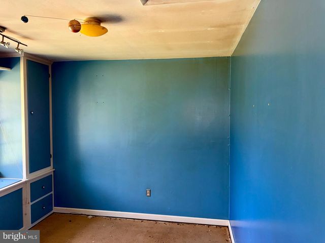 27 CENTER ST, Elmer, NJ 08318