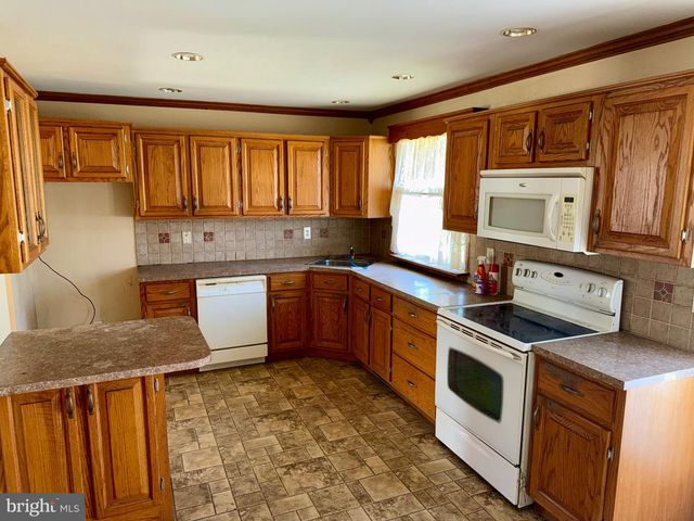 27 CENTER ST, Elmer, NJ 08318