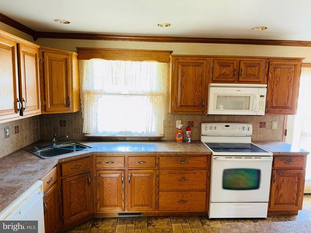 27 CENTER ST, Elmer, NJ 08318