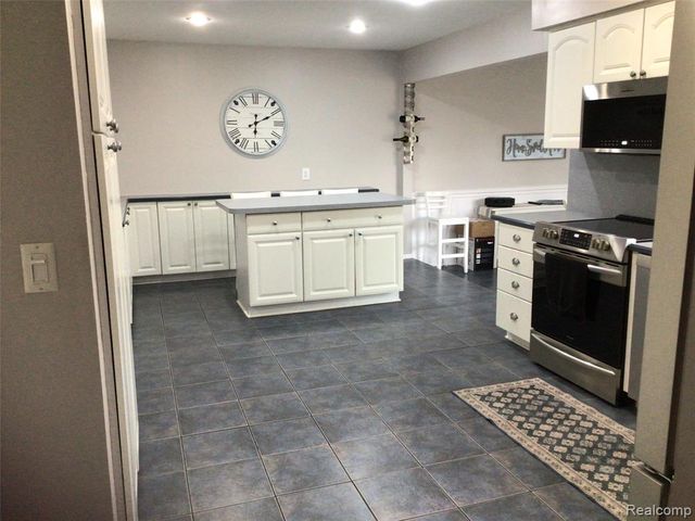 44460 Manitou Drive, Clinton Township, MI 48038