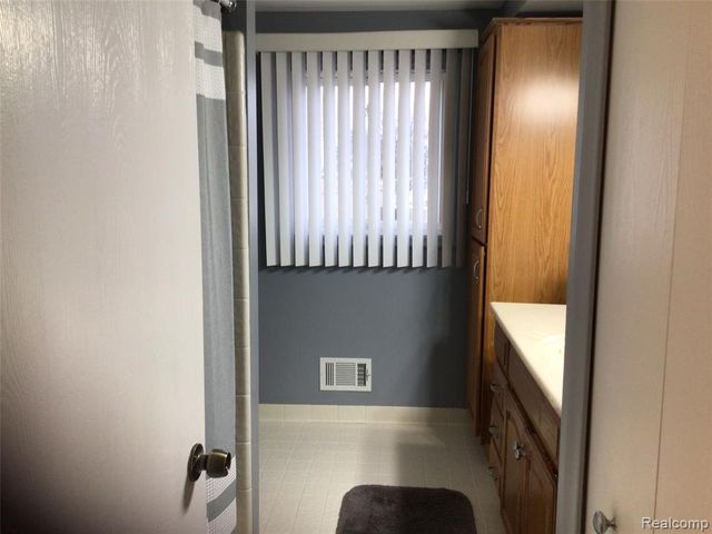 44460 Manitou Drive, Clinton Township, MI 48038