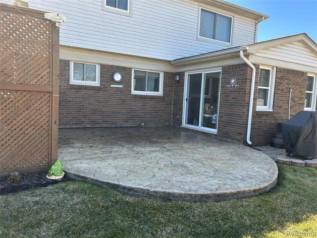 44460 Manitou Drive, Clinton Township, MI 48038