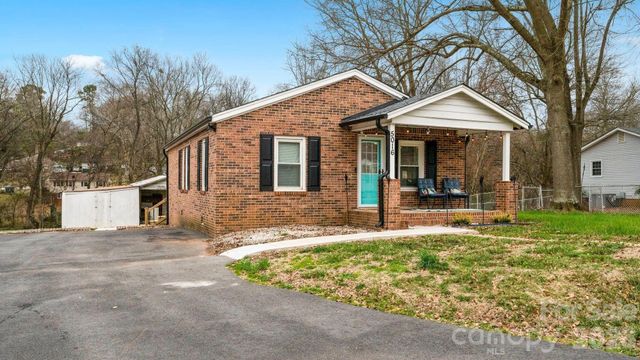 5016 Clearwater Lake Road, Mount Holly, NC 28120