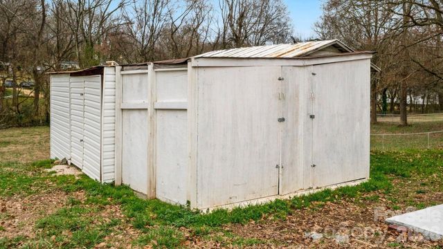 5016 Clearwater Lake Road, Mount Holly, NC 28120