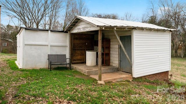 5016 Clearwater Lake Road, Mount Holly, NC 28120