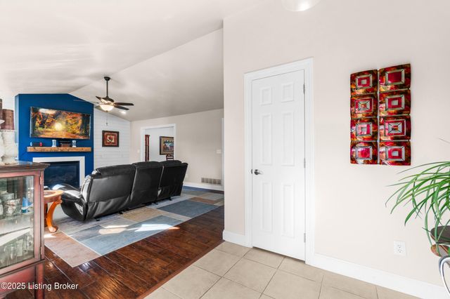 7000 Colton Rd, Crestwood, KY 40014