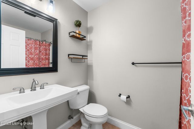 7000 Colton Rd, Crestwood, KY 40014