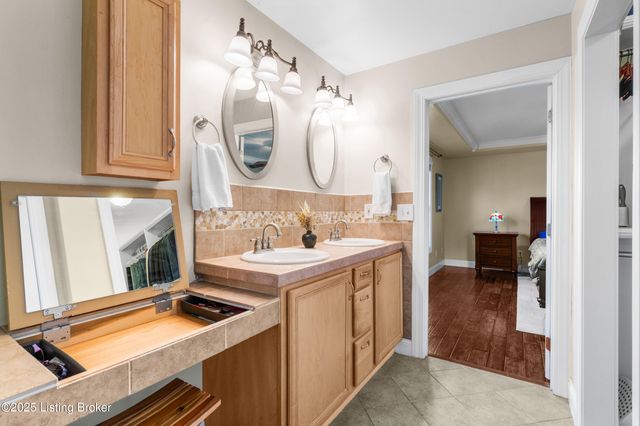 7000 Colton Rd, Crestwood, KY 40014