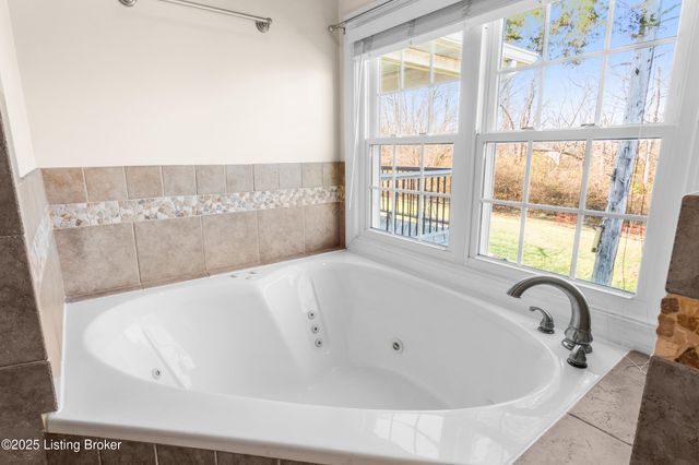 7000 Colton Rd, Crestwood, KY 40014