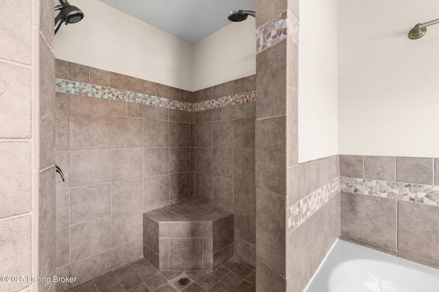 7000 Colton Rd, Crestwood, KY 40014