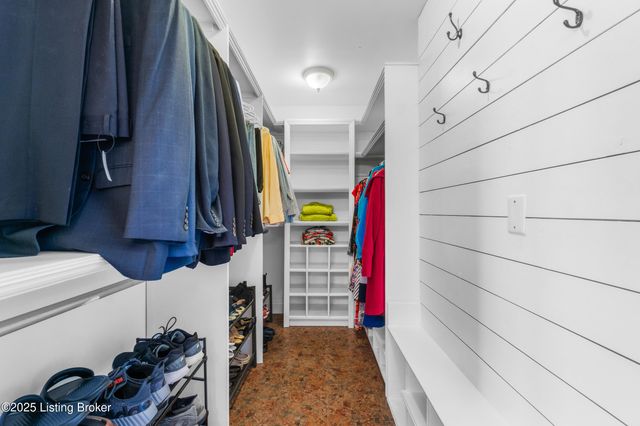 7000 Colton Rd, Crestwood, KY 40014