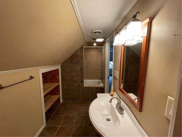 449 N Market St, Ligonier Twp, PA 15658