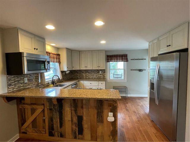 449 N Market St, Ligonier Twp, PA 15658