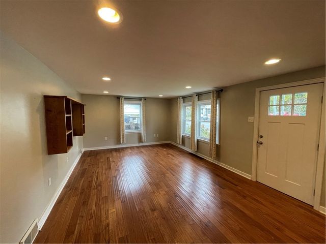 449 N Market St, Ligonier Twp, PA 15658