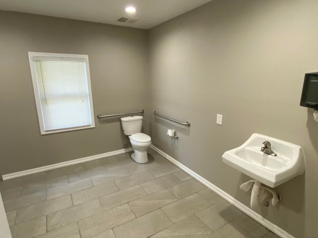 947 W Kern Avenue, Tulare, CA 93274