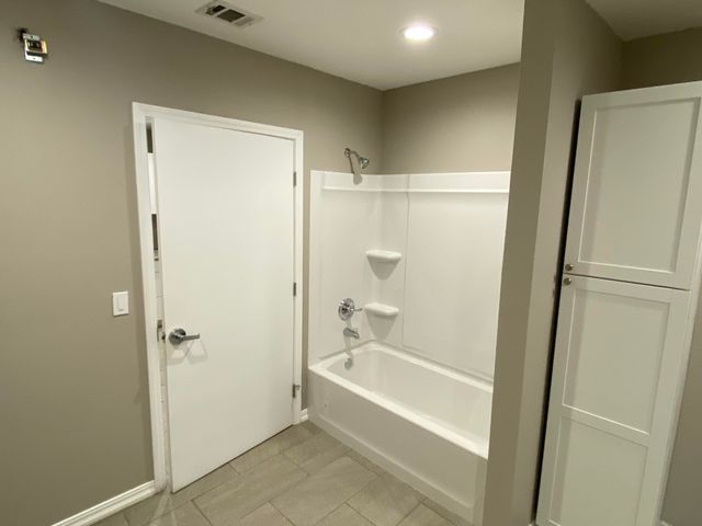 947 W Kern Avenue, Tulare, CA 93274