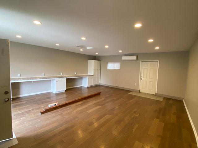 947 W Kern Avenue, Tulare, CA 93274